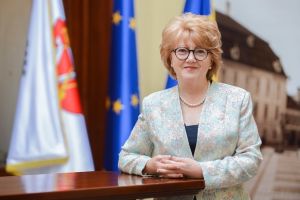 Judecătoarea care a repus-o în funcţie pe Fodor nu o mai poate judeca mai departe