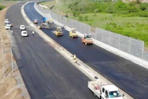 Autostrada Lugoj-Deva: Constructorul lotului 3 susţine că CNAIR le ne datorează 100 de milioane de lei. Compania Comsa se va adresa Comisiei Europene