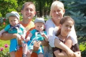 FOTO Familie din Sibiu spulberată într-un accident pe autostradă – Cei trei copii şi părinţii au nevoie de ajutor