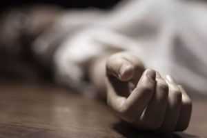 Sinucidere macabră la Sibiu – Un bărbat s-a legat de un copac şi de o maşină în mers