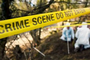 Crimă la Borumlaca: Un bihorean şi-a ucis fiul şi, apoi, a cerut judecătorului care îl aresta să-l lase la înmormântare
