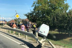 FOTO. Accident la ieşirea din municipiul Satu Mare. Șoferul a pierdut controlul maşinii