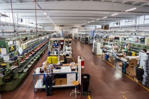 Afaceri de miliarde pentru companiile din domeniul producţiei de încălţăminte. O firmă din Alba, printre cele mai importante de pe piaţă