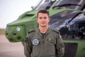 FOTO. Sebastian, tânăr absolvent al Colegiului Militar „Mihai Viteazul” din Alba Iulia şi în prezent pilot de elicopter, va participa la prima lui misiune internaţională cu Detaşamentul „Carpathian Pumas”