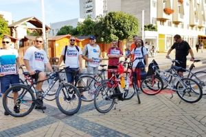 FOTO. Reprezentanţii USR PLUS, pe bicicletă. Semnături pentru Dan Barna