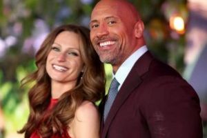 Dwayne Johnson, supranumit “The Rock”, s-a casatorit in secret, duminica, in Hawaii
