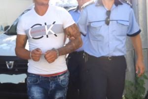 Tâlhar „mângâiat” pe cap de judecători!