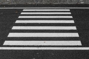 113 treceri de pietoni nesemaforizate vor fi suprailuminate, pentru creşterea siguranţei participanţilor la trafic. Află unde