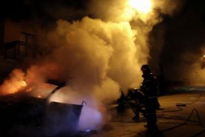 FOTO Un autoturism a luat foc la Baisa. Traficul oprit temporar