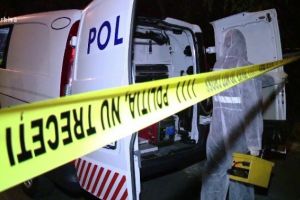 Crimă! Un bărbat şi-a ucis fiul, apoi i-a cerut judecătorului să-l lase la înmormântare