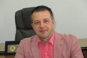 In Braila totul este roz, de la camasa primarului pana la situatia financiara a municipiului