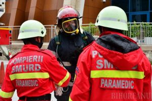 Bebeluş blocat în maşină, salvat de pompierii din Oradea
