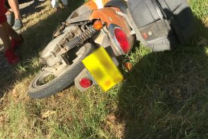 Zonă asigurată în urma unui accident dintre un autoturism şi un moped