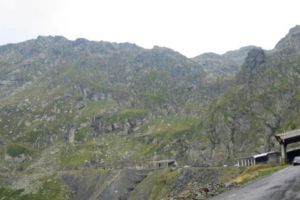 Risc de PRĂBUȘIRE a şoselei pe Transfăgărăşan!