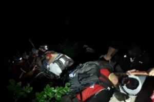 VIDEO - La un pas de tragedie! 35 de adolescenţi, recuperaţi cu greu de pe Jepii Mici