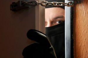 Câteva reguli simple pentru siguranţa locuinţei dumneavoastră