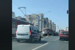ACCIDENT în Vlaicu! Circulaţia tramvaielor, BLOCATĂ