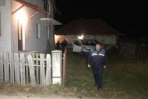 A început să construiască o casă şi s-a spânzurat în ea!