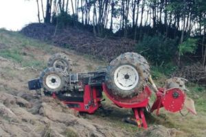Prins sub tractor, a scăpat cu viaţă!