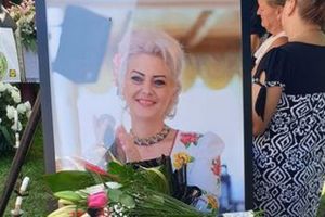 VIDEO. Cântăreaţa Anamaria Pop, condusă pe ultimul drum! A murit pe drumul Satu Mare – Baia Mare