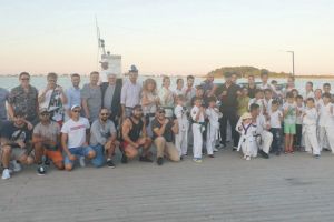 Scene din filmul Back2Back“, filmate si la Ovidiu. Delegatia, intampinata de primarul George Scupra si de sportive
