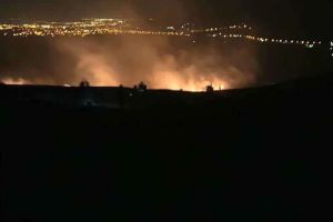 INCENDIU de vegetaţie uscată în Alba Iulia. Intervenţie a pompierilor pe strada Albac din municipiu