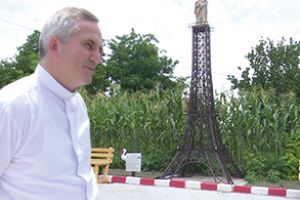 Micul Paris de la Oţeleni