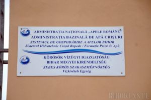 ABA te vrea prost: Bibliografia unui concurs de la ABA Crişuri mai mult îi încurcă pe concurenţi. Sau poate asta urmăreşte?