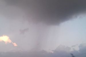 Furtună cu aspect de tornadă într-un sat din Bistriţa-Năsăud (FOTO)