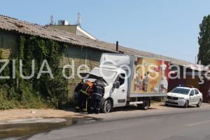 Incendiu la o autoutilitara, pe strada Interioara din Constanta (galerie foto)