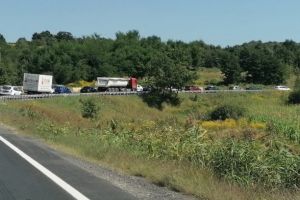 FOTO Trafic blocat pe DN1 la Fântâniţa Haiducului