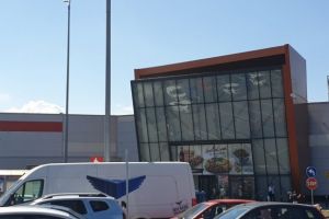 Sibian prins la furat la mall – A fugit cu patru telefoane mobile