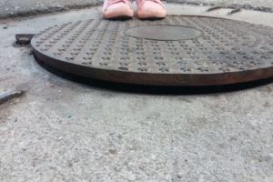 „Trambulină” periculoasă pe strada Crinului