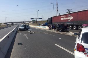 Accident rutier cu victima pe Autostrada A2. Doua masini au fost avariate serios