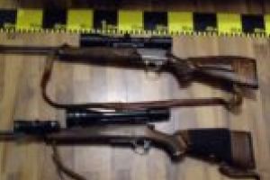 Arme de vânătoare şi muniţie confiscate la Reşiţa şi Dognecea