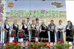 FOTO: 700 de ani de istorie, serbaţi la „Festivalul cepei” de la Suseni
