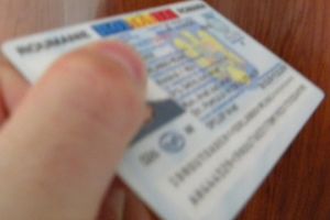 Taxele pentru eliberarea cărţilor de identitate, plătibile şi prin SMS