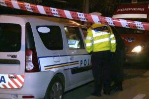 Crimă! Soţ şi soţie găsiţi morţi în casă. Ucigaşul este căutat de poliţişti