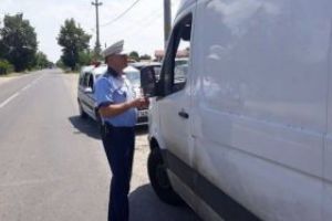 Prin cu 48 de persoane în autoutilitara destinată doar transportului de marfă