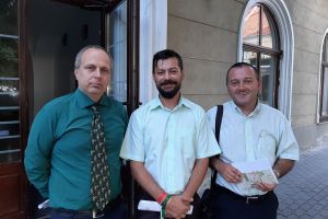 Graţie unui proiect iniţiat de trei consilieri locali, tinerele familii vor putea planta un copac la căsătorie sau naşterea unui copil
