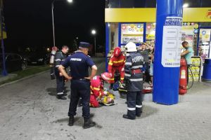 EXERCIŢIU. FOTO. Benzinărie în flăcări în Negreşti Oaş. O victimă intoxicată