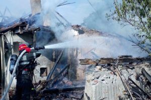 Casă distrusă în urma unui incendiu, în judeţul Timiş