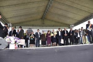 Premii acordate de Primăria Adâncata pentru opt cupluri de aur şi elevilor cu rezultate deosebite