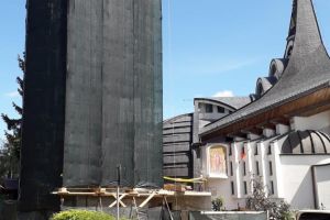 O cruce înaltă de 3,5 metri va fi sfinţită şi montată astăzi pe Turnul Unirii, lângă ...