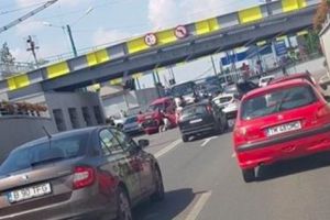Semafoarele greu de văzut de la Pasajul Popa Șapcă nu se pot dubla. PMT a găsit altă soluţie