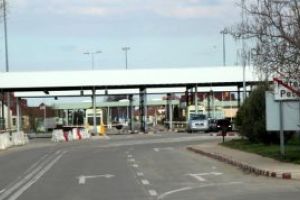 Tanar condamnat la inchisoare, oprit in PTF Petea