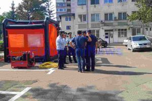 Anchetă a poliţiştilor botoşăneni după ameninţarea cu „antrax”. Persoanelor care au intrat în contact cu plicul li s-au recoltat probe