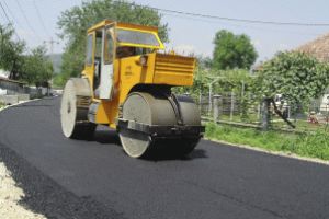 Asfaltare pe strada Stadionului