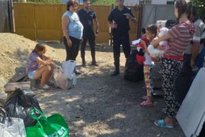 Pentru sărmani, au dat şi hainele de pe ei