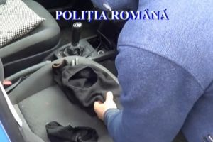 A furat un aparat de cafea dintr-o maşină. Acum are dosar penal